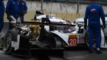 As&iacute; quedo el Porsche del piloto australiano tras su accidente.