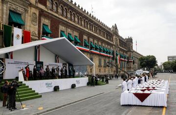 Desfile por la Independencia rinde homenaje a héroes de la salud