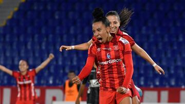 CALI - COLOMBIA, 18-05-2022: América de Cali y Atlético Junior en partido cuartos de final, vuelta, como parte de la Liga Femenina BetPlay DIMAYOR 2022 jugado en el estadio Pascual Guerrero de la ciudad de Cali. / America de Cali and Atletico Junior in match for quarterfinals, second leg, as part of Womens BetPlay DIMAYOR 2022 League, played at Pascual Guerrero stadium in Cali. Photo: VizzorImage / Gabriel Aponte / Staff