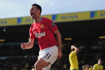 El eterno Ryan Giggs se mantenía como una estrella del fútbol mundial en 2009, como pieza clave en el título de los Red Devils. Fue elegido como uno de los 15 mejores jugadores del planeta en dicho año.
