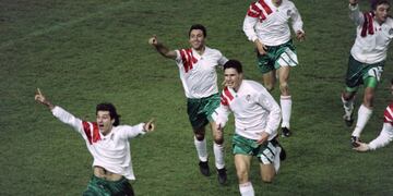 Dos grandes selecciones se perdieron la Copa del Mundo de Estados Unidos 1994: Francia y Inglaterra. Los galos se perdieron su segundo Mundial consecutivo al caer ante Bulgaria en casa con un gol de Kostadinov en el último segundo del último partido de la fase de grupos. Los ingleses, por su parte, fueron eliminados tras perder en Holanda y Noruega.