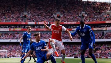 Arsenal batalla con el Everton
