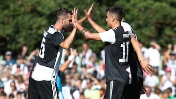 Miralem Pjanic y Paulo Dybala, durante un partido de la Juventus.