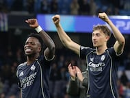 Soccer Football - UEFA Champions League - Round 16 - Second Leg - Manchester City v Real Madrid - Etihad Stadium, Manchester, Britain - March 17, 2026 Real Madrid's Vinicius Junior and Dean Huijsen celebrate after the match REUTERS/Scott Heppell