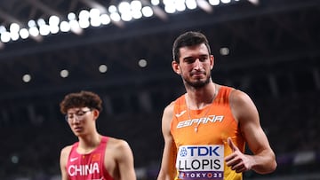 World Athletics Championships Tokyo 2025 - Men's 110m Hurdles Round 1 - Japan National Stadium, Tokyo, Japan - September 15, 2025 Spain's Enrique Llopis celebrates after qualifying during the heats REUTERS/Sarah Meyssonnier