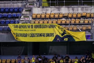 Amistoso entre los veteranos del Cádiz y Los Pachines de San Salvador.