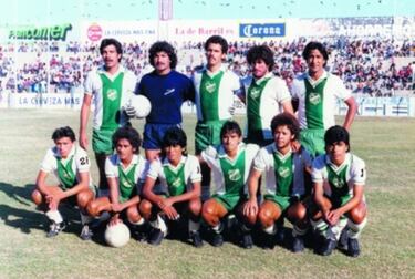 El Ángeles de Puebla se convierte en el Santos Laguna. Los Coyotes de Neza son vendidos a Tamaulipas para que el Correcaminos, que había descendido en el campo, se mantenga en la Primera División.