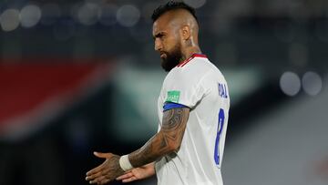 Futbol, Paraguay vs Chile.
Clasificatorias al mundial de Catar 2022.
El jugador de Chile Arturo Vidal, reacciona
 durante el partido por las clasificatorias al Mundial de Catar 2022  contra Paraguay en el Defensores del Chaco
Asuncion, Paraguay.
11/11/2021
Alejandra Gomez/Photosport

Football, Paraguay vs Chile.
2022 World cup Qatar qulifying match.
Chile's player Arturo Vidal, reacts during the 2022 Qatar World Cup qualifier football match against Paraguay at Defensores del Chaco stadium.
Asuncion, Paraguay.
11/11/2021
Alejandra Gomez/Photosport