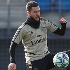 Hazard mira al derbi