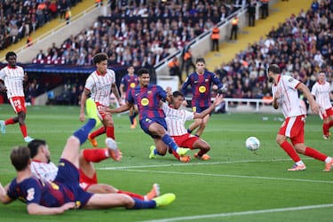 El Barcelona suma una victoria crucial gracias a un gol de Araújo en el minuto 92. Centro de De Jong que encontró al uruguayo, que con alma de '9', mandó el balón al fondo de la portería.