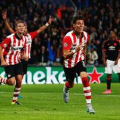 El PSV atropella al United; gol de Moreno y fractura a Shaw