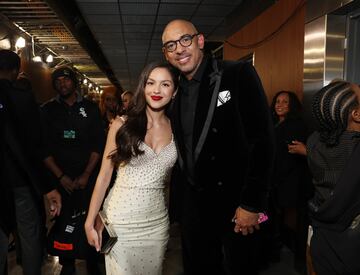 Olivia Rodrigo y Harvey Mason, Jr., productor discográfico, compositor, productor de cine y actual director ejecutivo de The Recording Academy.