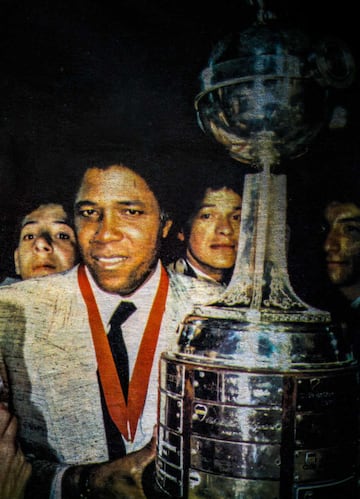 Su primer título como entrenador llegó con Atlético Nacional en la Copa Libertadores de 1989.