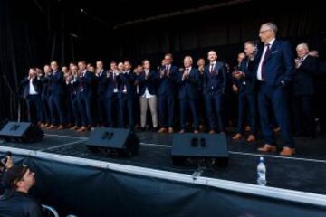 Las im芍genes del recibimiento a la selecci車n de Islandia