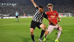 Solskjaer praises teenage pair as United win in Belgrade
