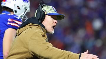 El head coach Josh McDermott empezará a trabajar con su cuarto coordinador ofensivo en siete campañas