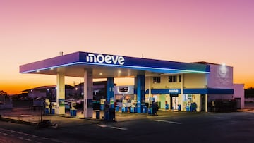 La Carolina, Jaén, Spain,September 26, 2025; Moeve energy company service station at dusk.