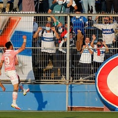 La UC sobrevive a dos expulsiones y hunde a Wanderers
