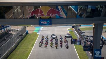 JEREZ DE LA FRONTERA, SPAIN - MAY 01: Moto2 race start during the race of the MotoGP Gran Premio Red Bull de España at Circuito de Jerez on May 01, 2022 in Jerez de la Frontera, Spain. (Photo by Steve Wobser/Getty Images)