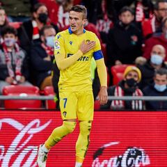 Salvi se viste de goleador tras un año para resucitar al Cádiz