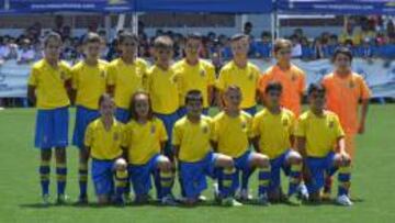 CAMPEÓN. Los alevines de Las Palmas posan antes de la gran final ante el Tenerife (4-2).