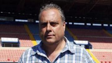 <b>EL MÁS FELIZ. </b>Raimon lució orgulloso el césped que tan bien ha cuidado.