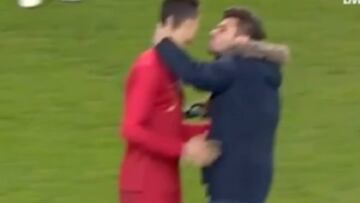 La 'cobra' de Cristiano a un fan que fue a besarle: éxito limitado