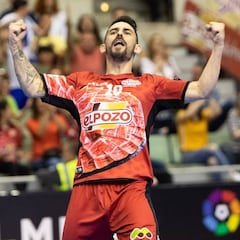 Un Álex genial guía a ElPozo a semifinales... con suspense