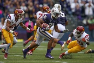 Otro caso de bajada pronunciada en las predicciones es el de Marcus Peters. El cornerback era toda una estrella universitaria y se le consideraba una de las mayores promesas de este draft hasta que fue expulsado de Washington por problemas disciplinarios. A partir de ahí sus posibilidades de ser uno de los primeros picks se esfumaron, y actualmente es posible que no salga elegido en primera ronda (aunque algunos analistas le colocan al final de ésta).