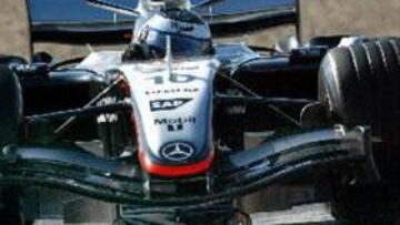 <b>REPOSTAJE.</B> Pedro Martínez de la Rosa dedicó la jornada a efectuar diversas pruebas de repostaje.