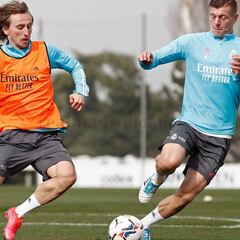 Injuries force Zidane to stick with youth team players