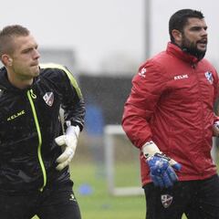 La prioridad de Míchel es fichar de un portero de garantías