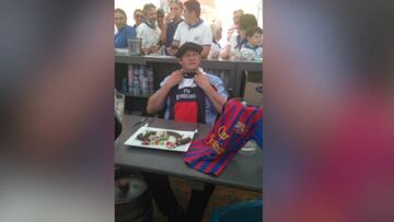 Hombre de palabra nivel extremo: se come una rata por una apuesta del 6-1