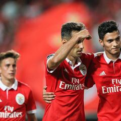 Raúl Jiménez da asistencia en triunfo del Benfica