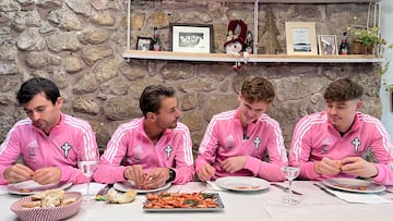 Luca de la Torre, Kevin Vázquez, Williot Swedberg y Jorgen Strand Larsen, durante la mariscada.