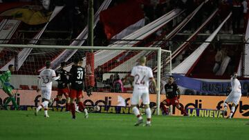 Huracan's defender Jonatan Galvan (2nd-R) shoots to score against River Plate during their Argentine Professional Football League Tournament 2022 match at Tomas Duco stadium in Buenos Aires, on July 3, 2022. (Photo by ALEJANDRO PAGNI / AFP)