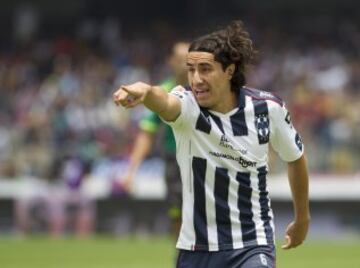 Debutó con Pumas y posteriormente llegó a la Selección Mayor. Emigró a Europa, donde no le fue muy bien. Actualmente juega con Monterrey.