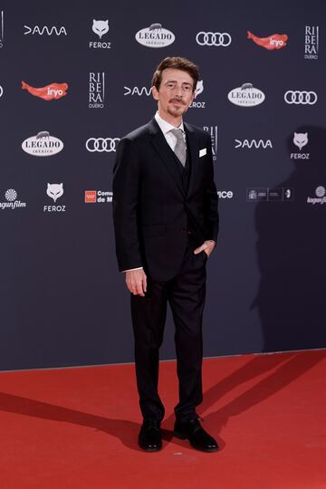 El actor Víctor Clavijo posa en la alfombra roja de la XI edición de los Premios Feroz.