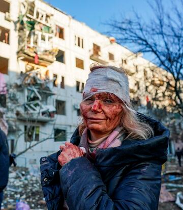 Rusia ha dado comienzo a la guerra con Ucrania iniciando la pasada madrugada una "operación militar especial" en el Donbás. El presidente ruso, Vladímir Putin, ha anunciado la operación y varias ciudades del este ucranio, desde Sloviansk y Kramatorsk a Járkov, a 30 kilómetros de la frontera rusa, fueron agredidas.