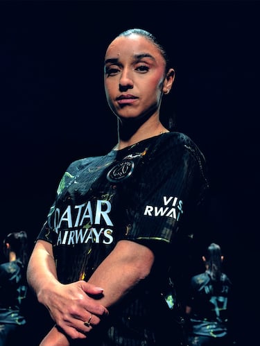 Este lanzamiento es histórico para el club, ya que se presenta como una "quinta" camiseta (5th kit) para la temporada 2025-2026, algo poco habitual en los clubes de élite.