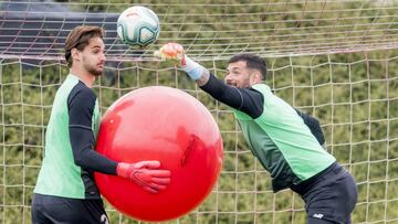 Ezkieta entrenando con Herrer&iacute;n en Lezama.