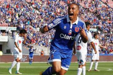 Leandro Benegas celebra su primer gol con la camiseta azul.