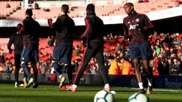 Los jugadores del Manchester United, durante un calentamiento previo al partido.