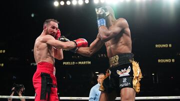 Sandor Martín y Alberto Puello en el combate por el CMB del peso superligero.
