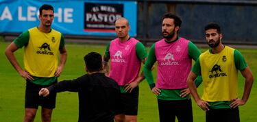 Unai Medina y Dani Fern¨¢ndez recaen de sus lesiones musculares