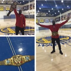 Draymond Green celebra el campeonato de la NBA a lo WWE