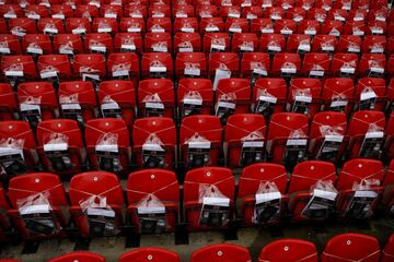 Se cumplen 60 años de la tragedia aérea que acabó con la vida de 23 personas, ocho de ellos futbolistas del equipo inglés al que llamaban 'Busby Babes'. El Manchester United realizó un bonito memorial en el partido de la Premier frente a Huddersfield Town