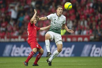 Foto de acción del partido Toluca vs Santos correspondiente a la Final de vuelta del torneo Clausura 2018 de la Liga BBVA Bancomer en el estadio Nemesio Díez