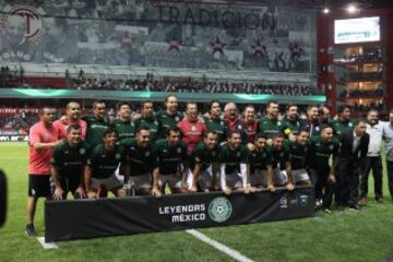 Este viernes se celebró el duelo entre Leyendas de la selección mexicana y las leyendas de la Liga de España. Aquí las mejores imágenes.