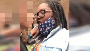 Una mujer negra amenaza a un skater con una pistola apuntándole al pecho en Maryland (Estados Unidos), el 16 de enero del 2021.